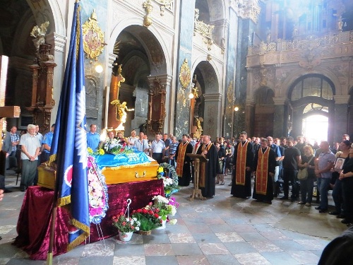 У Гарнізонному храмі львів’яни попрощались із новітнім Героєм України Владиславом Домченком